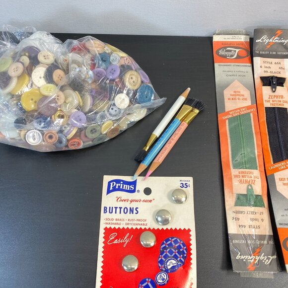 Sewing Tools, Set of 1, Sewing Notions, Zipper, Colorful, Buttons, Washable Pen - Picture 6 of 10